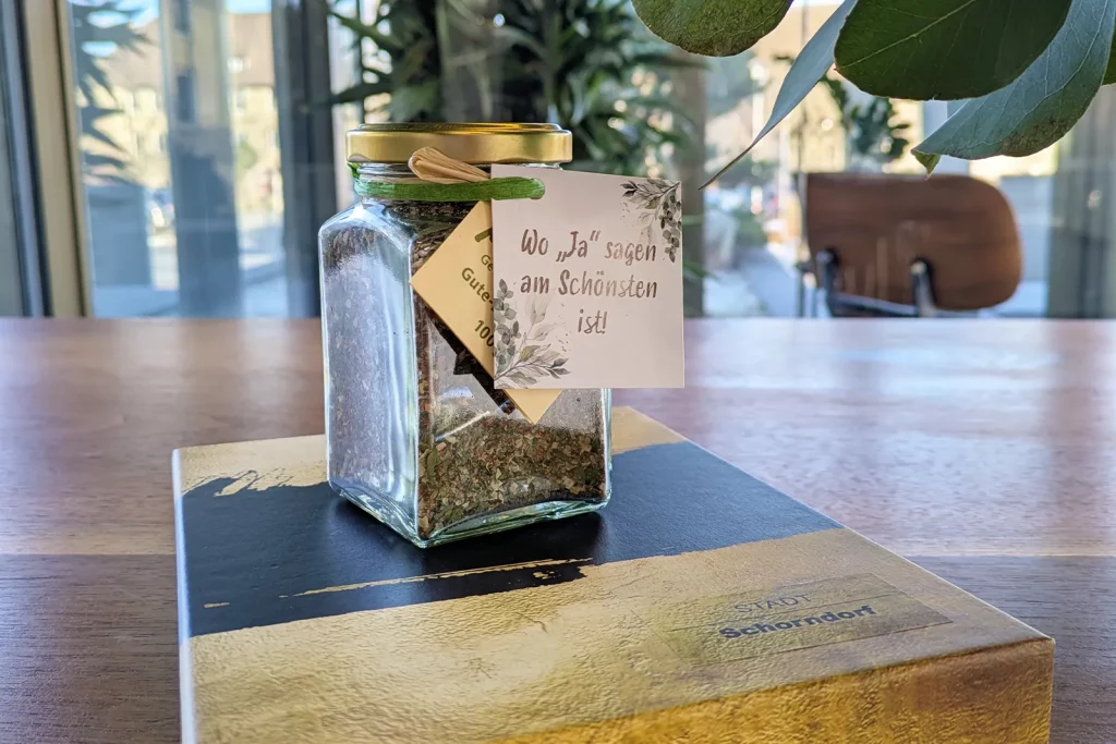 Dekoratives Hochzeitsgeschenk der Stadt Schorndorf in den Räumlichkeiten des CoWirken.
